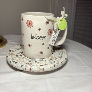 Rae Dunn Bloom coffee/tea mug